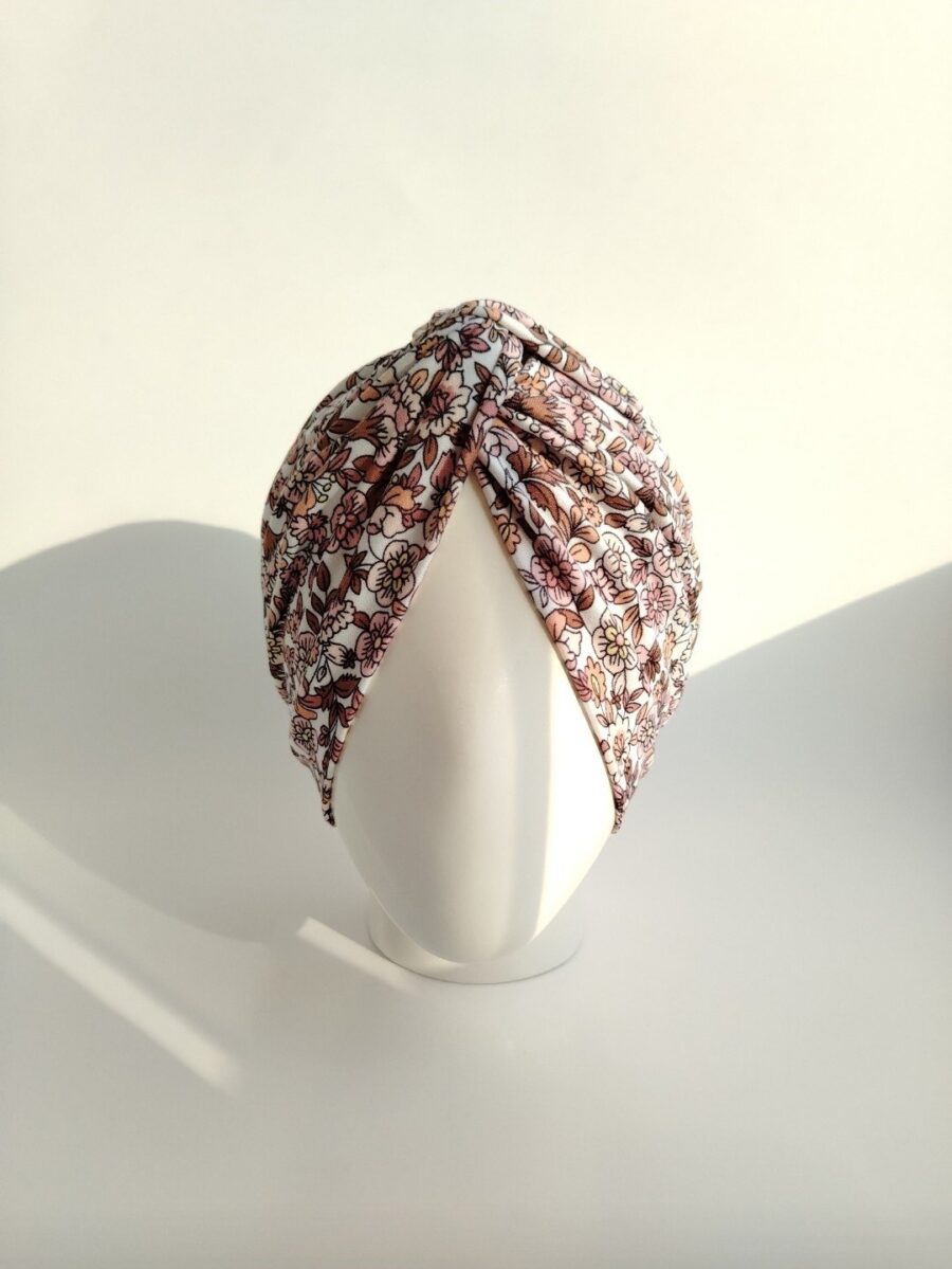 Gorro Turbante Cruzado - mini flores. - Imagen 2