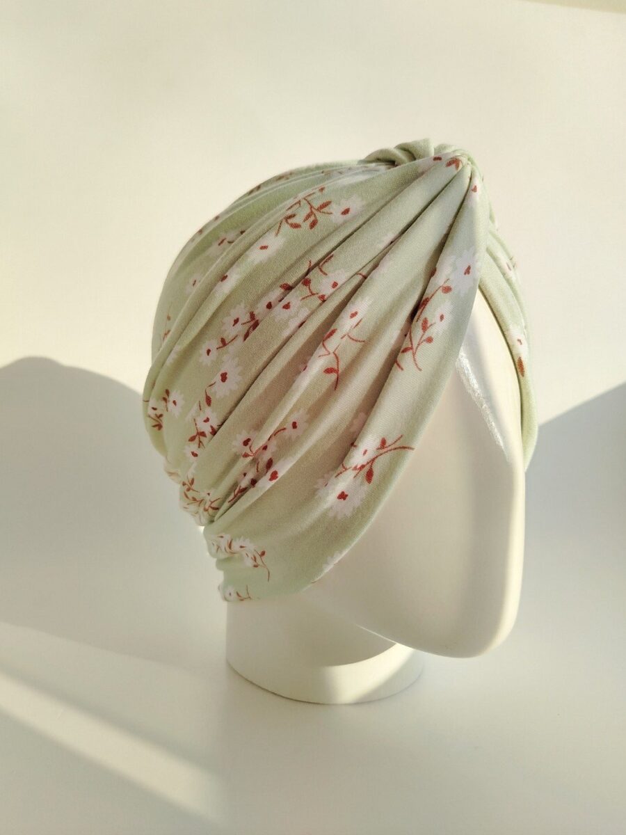 Gorro Turbante Cruzado - mini flores verde agua.