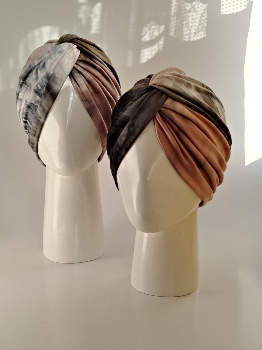 Gorro Turbante Cruzado - Tie dye gris y salmón degradado. - Imagen 2