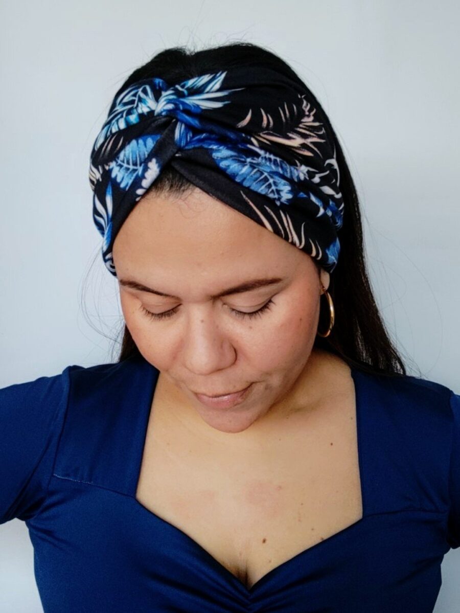 Vincha Cruzada Guadalupe - negra floral.