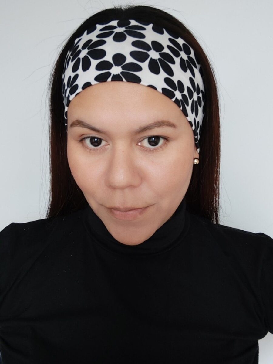 Vincha estilo discreto chantal - Floral blanco y negro.