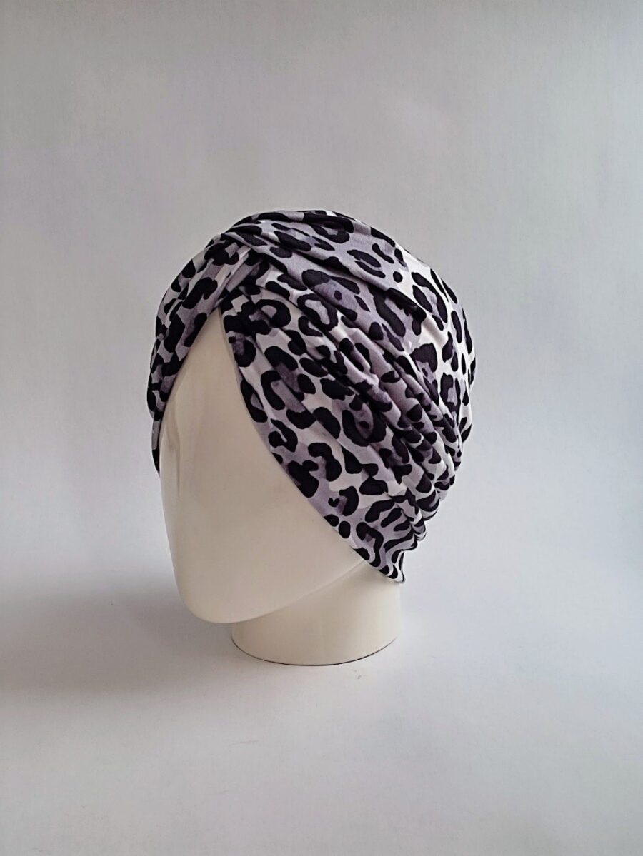 Gorro Turbante Cruzado - Jaguar blanco y negro. - Imagen 2