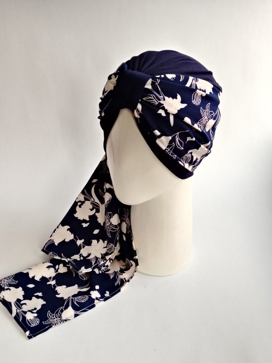 Gorro con pañoleta - Azul Marino con pañoleta floral azul Marino.