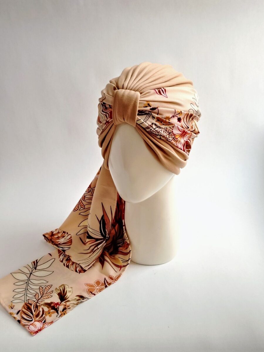 Gorro con pañoleta - Beige y pañoleta floral.