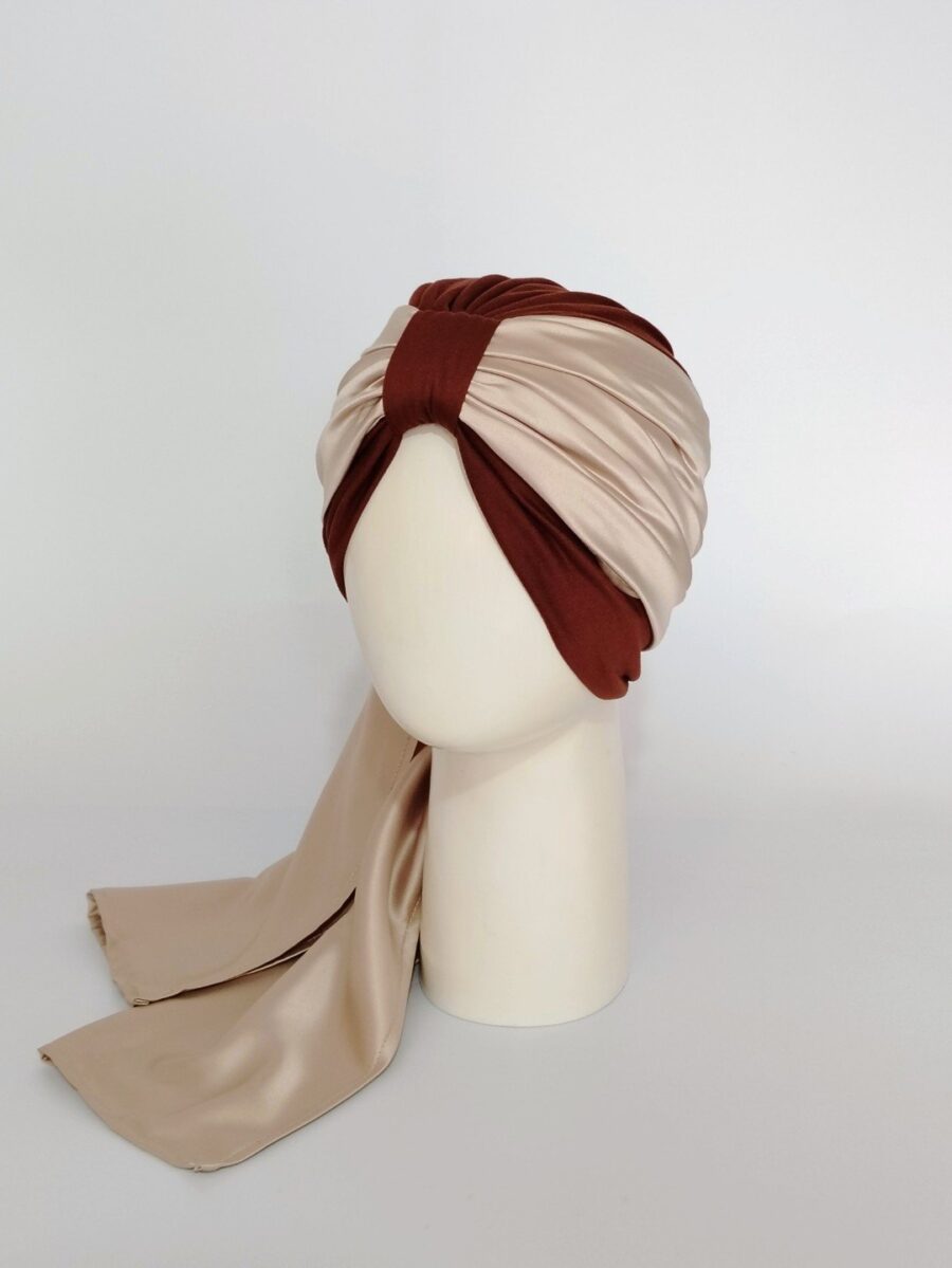 Gorro con pañoleta - Chocolate y beige.