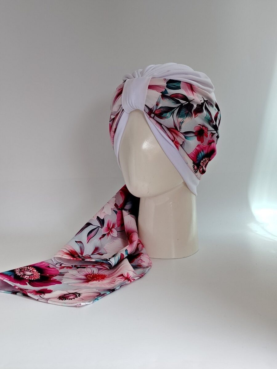 Gorro Turbante con pañoleta - Blanco con pañoleta floral rosado.
