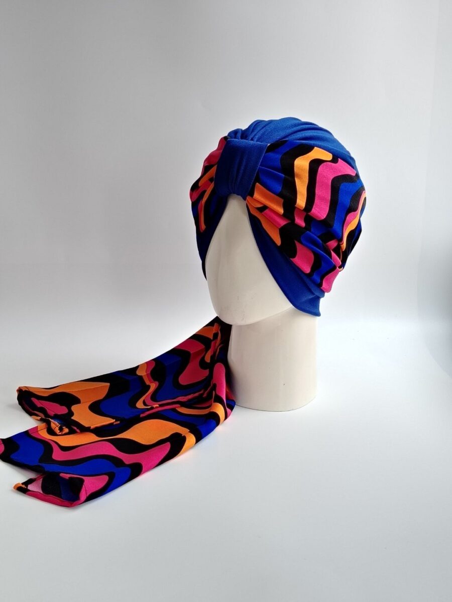 Gorro con pañoleta - Azulino y pañoleta multicolor.