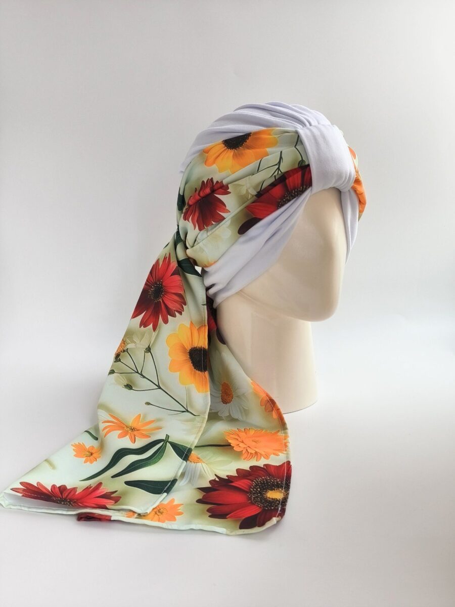 Gorro Turbante con pañoleta - Blanco con pañoleta floral multicolor .