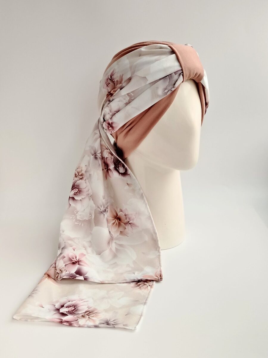 Gorro Turbante con Pañoleta - Beige con pañoleta floral pastel .