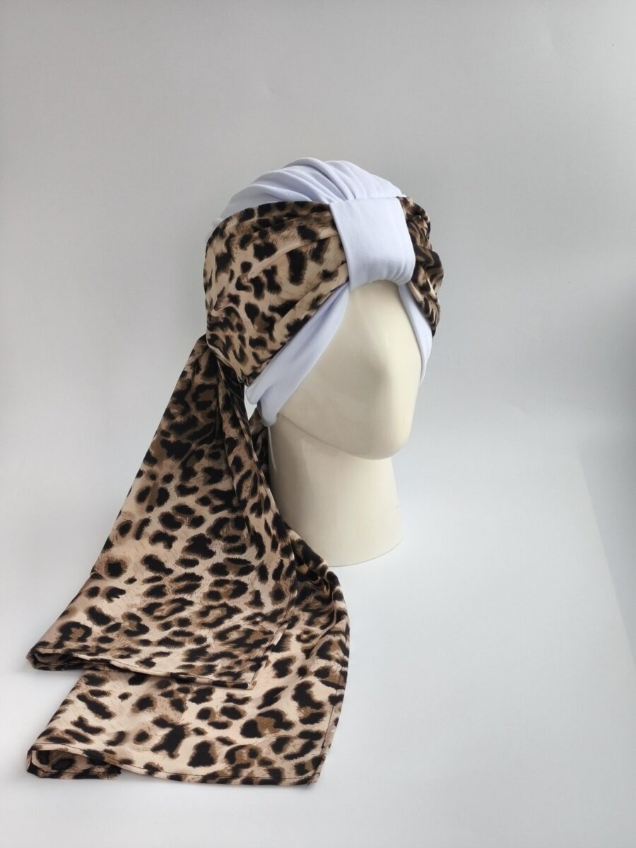 Gorro Turbante con pañoleta - blanco con pañoleta Animal print .
