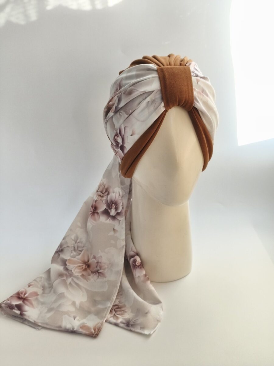Gorro Turbante con pañoleta - Camell con pañoleta floral pastel .