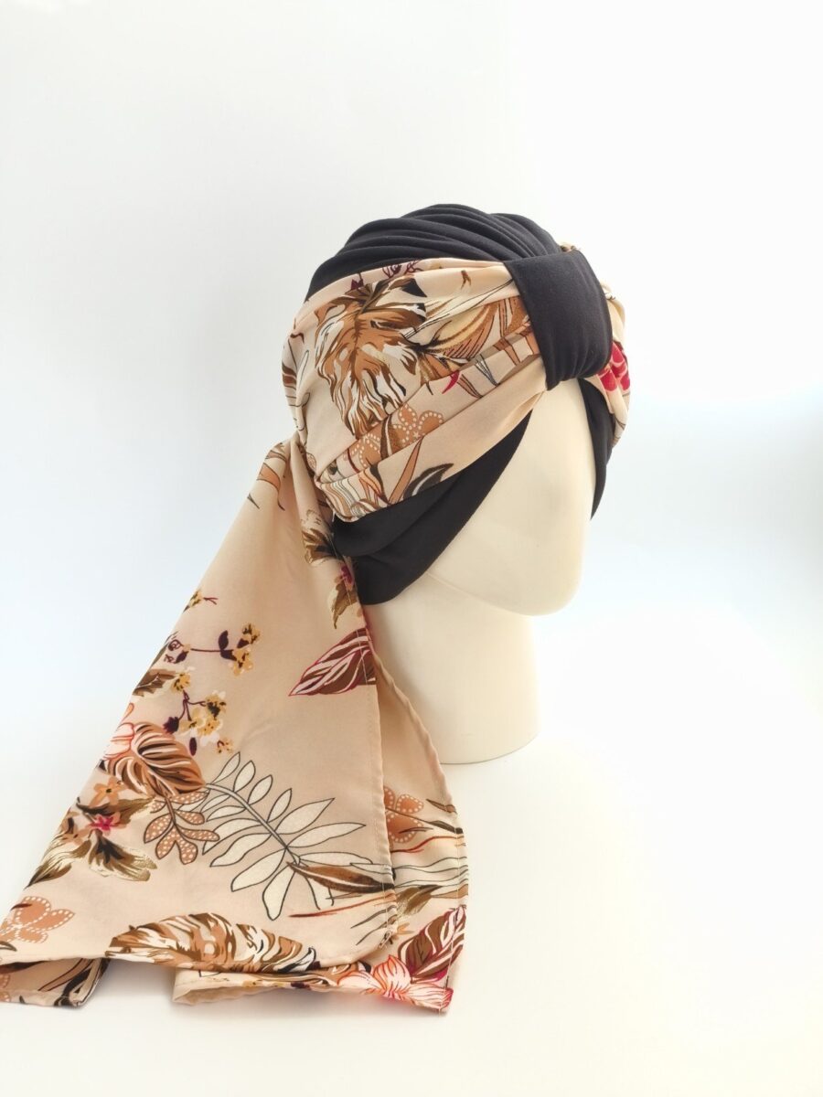 Gorro Turbante con pañoleta - Negro con pañoleta floral beige floral .