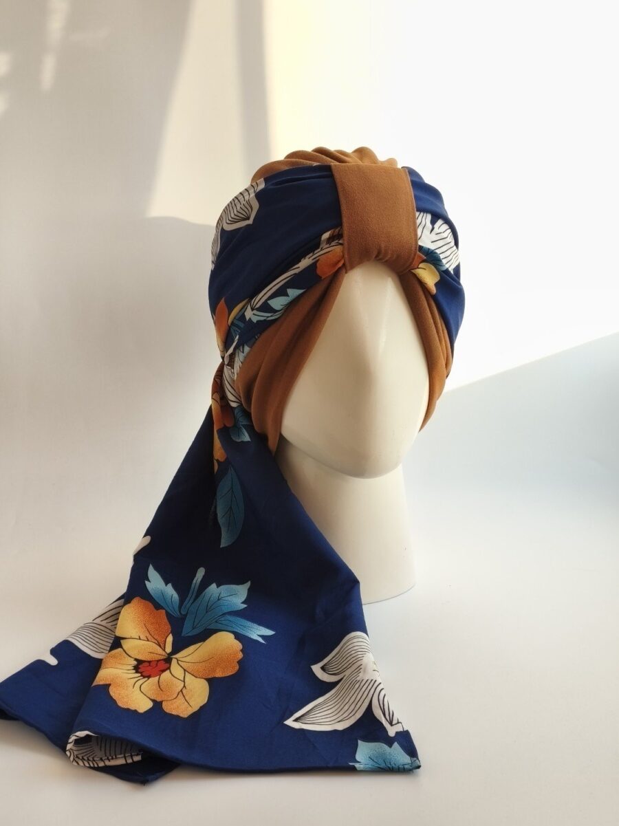 Gorro Turbante con pañoleta -Camell y pañoleta azul marino floral Camel .