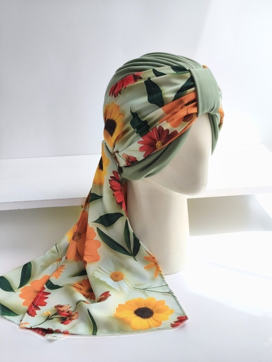 Gorros con pañoleta - verde olivo con pañoleta floral primaveral.