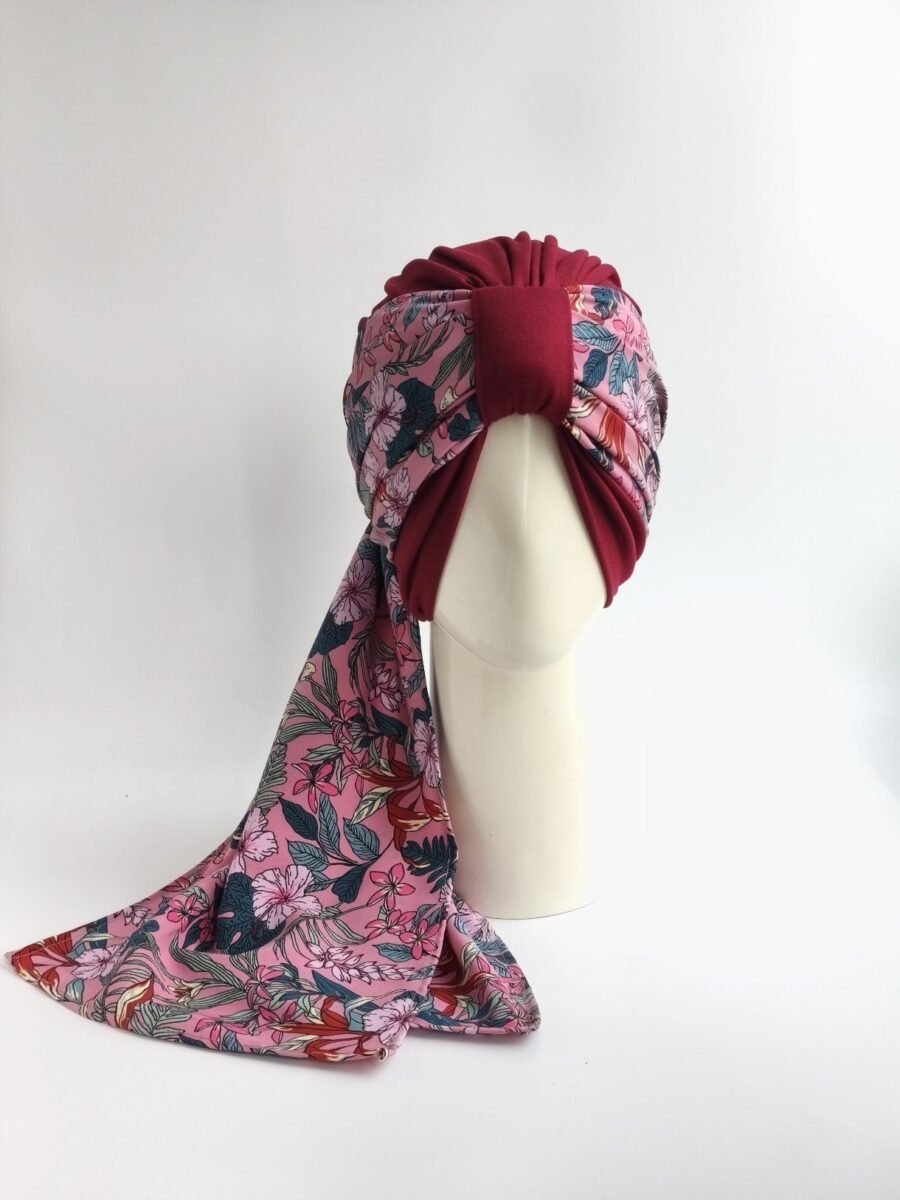 Gorro con pañoleta - Vino con pañoleta floral campestre .