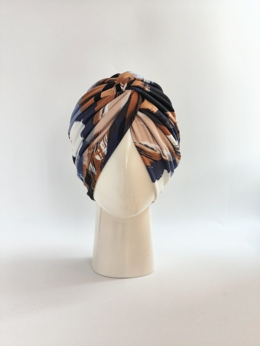 Gorro turbante cruzado - Pinceladas abstractas en tonos azules y lacre .