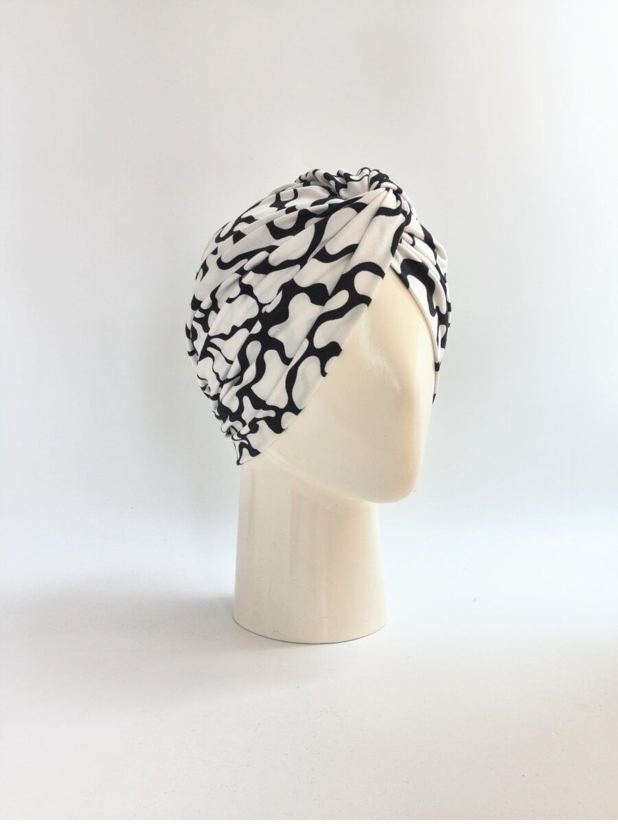 Gorro turbante cruzado - Blanco y negro lineas abstractas.