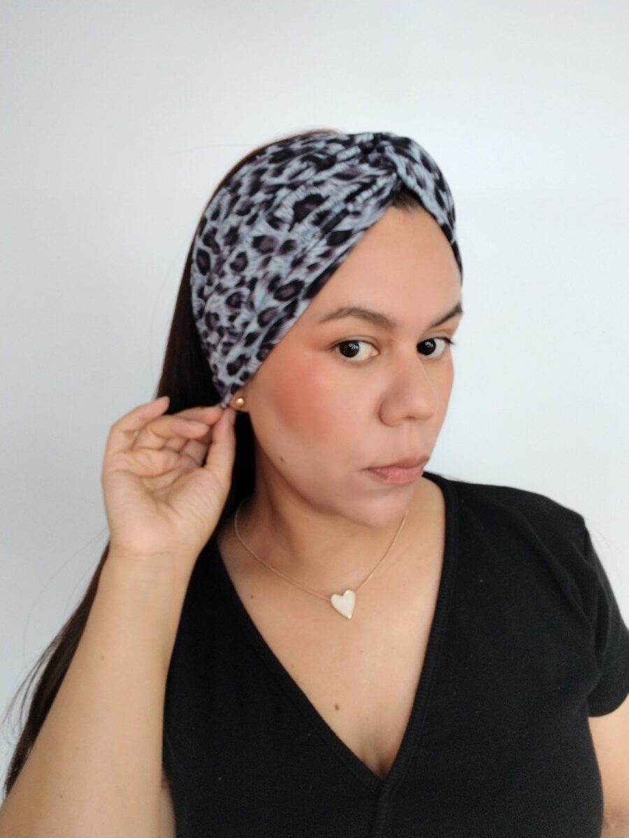 Vincha Cruzada Animal print - fondo Acero .