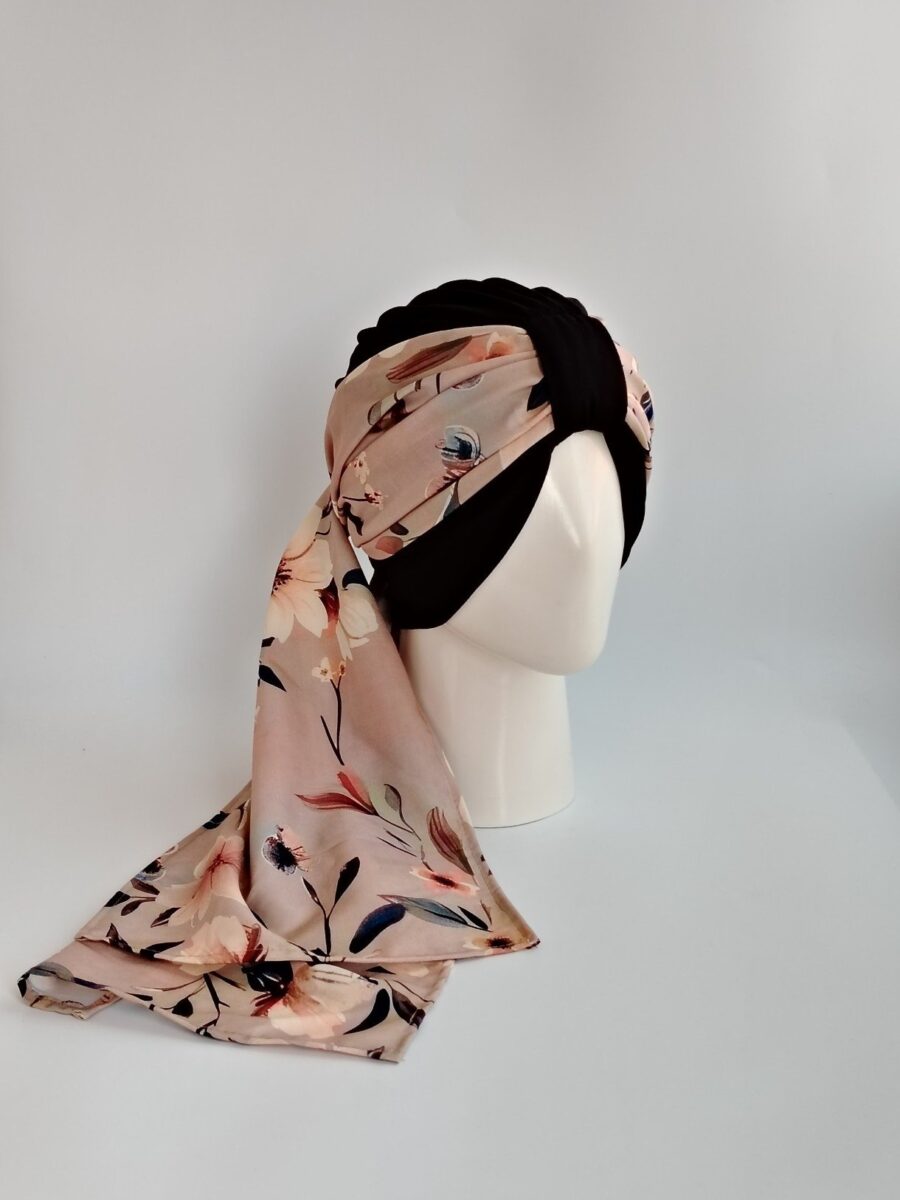 Gorro turbante con pañoleta - Negro con pañoleta beige floral .