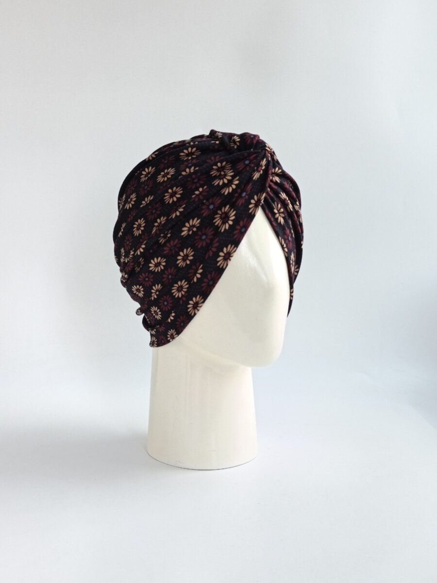 Gorro turbante cruzado - floral oscuro .