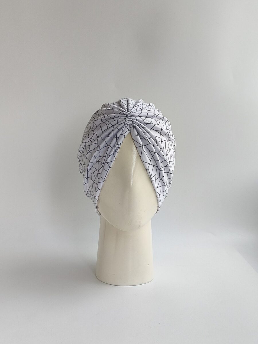 Gorro Turbante fruncido Alma - Blanco cuadros geométricos .