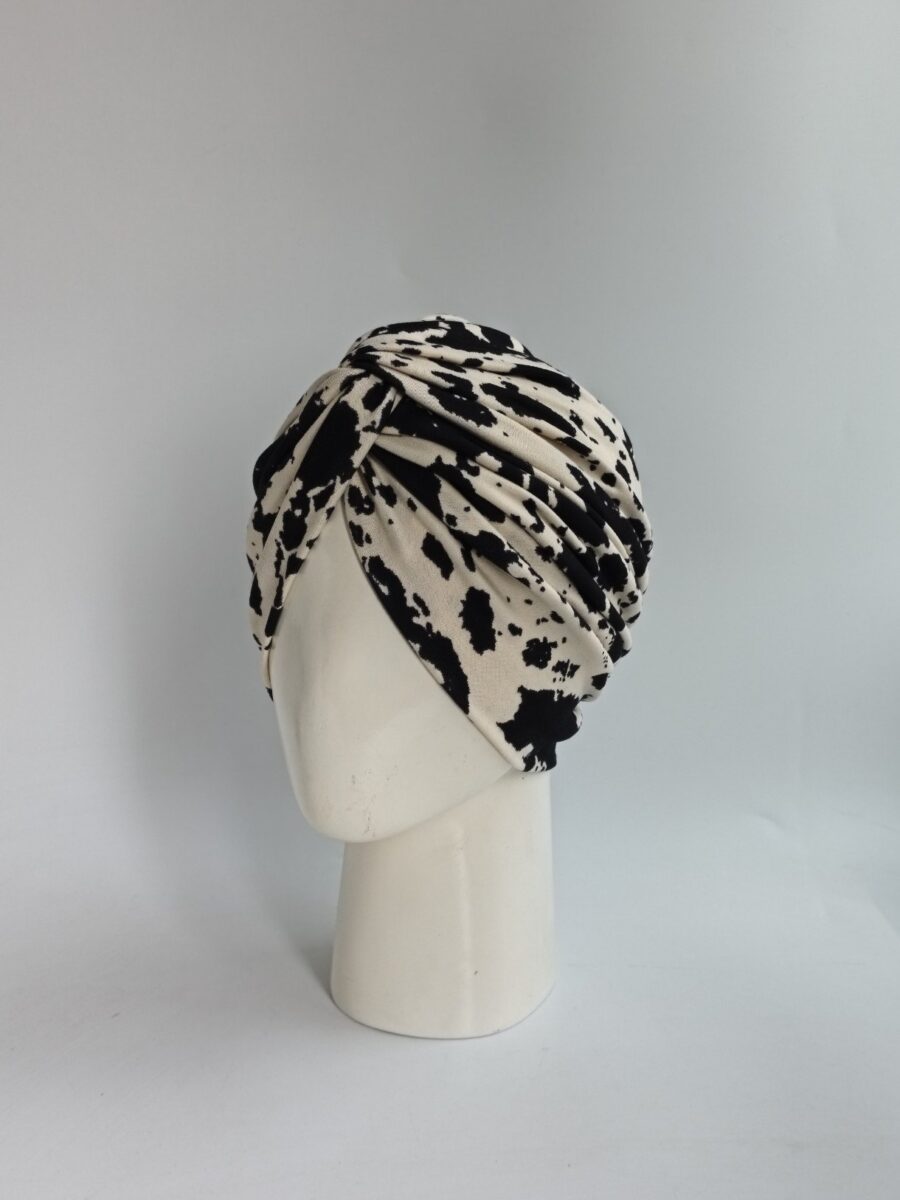 Gorro turbante cruzado Animal print - vaca fondo crema .