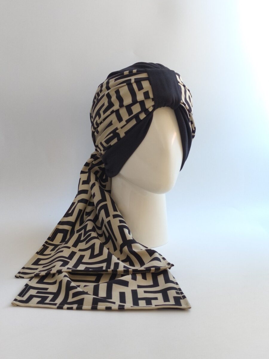 Gorro Turbante con pañoleta - negro con pañoleta geométrica.