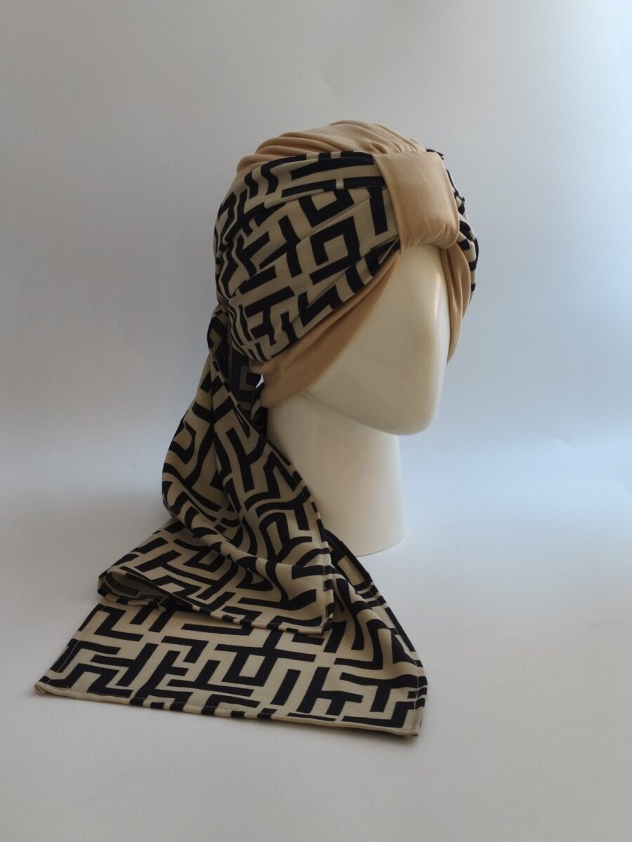 Gorro Turbante con pañoleta - Beige con pañoleta geométrica .