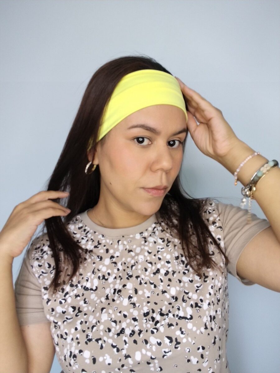 Vincha estilo Discreto Chantal - Amarillo .