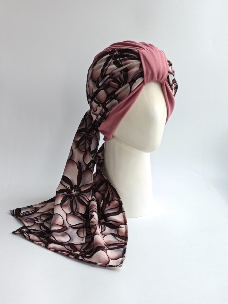 Gorro con pañoleta - Palo rosa con pañoleta floral Marrón .