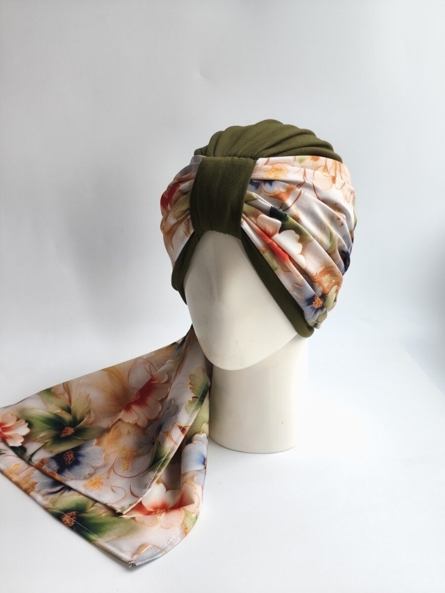 Gorro Turbante con pañoleta - Verde Militar con pañoleta floral y beige .