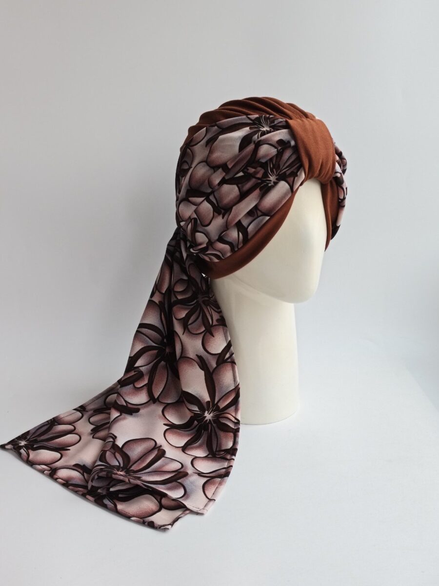 Gorro Turbante con pañoleta - Marron con pañoleta floral tonos marrones y fondo rosa .