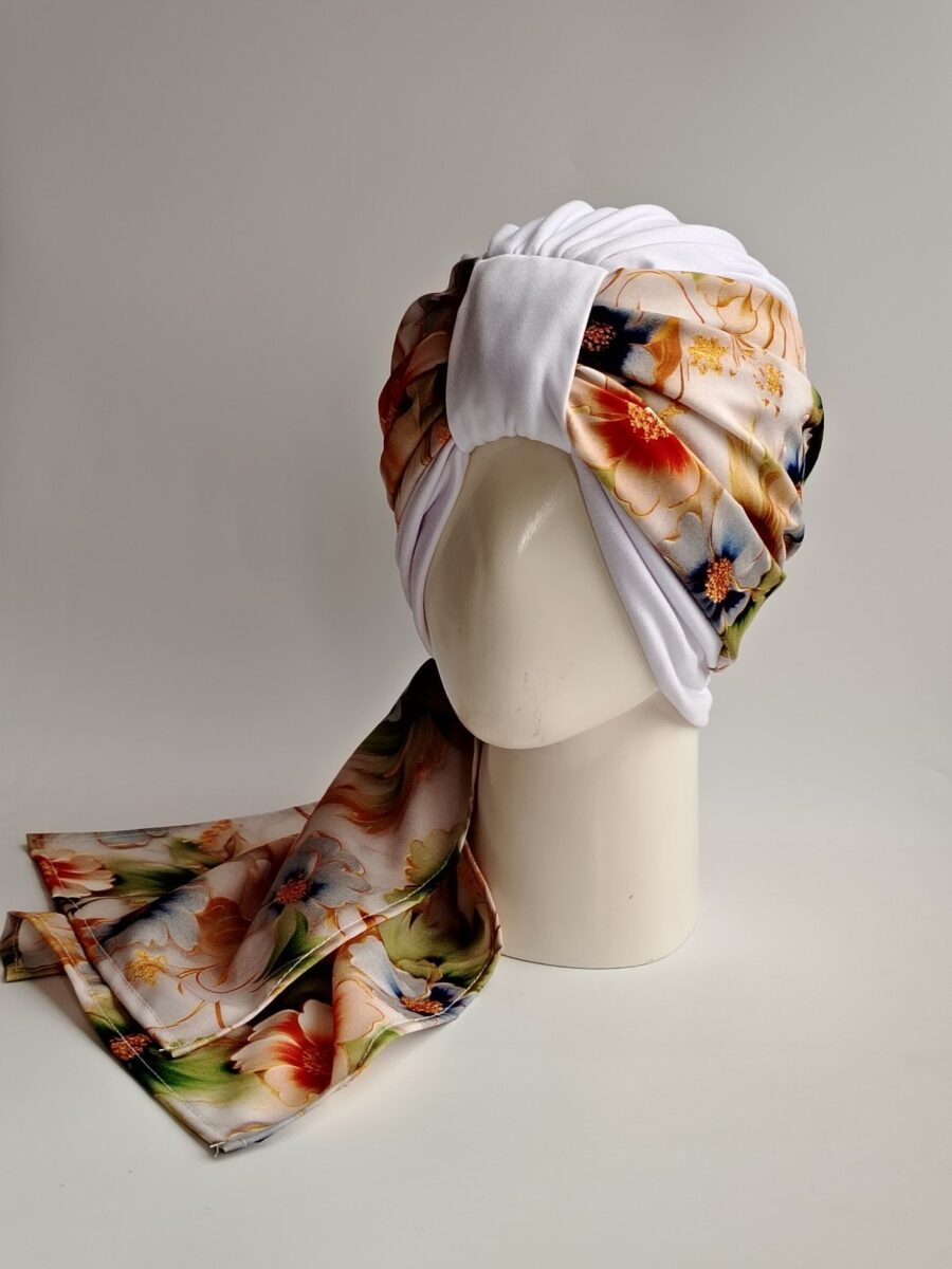 Gorro Turbante con pañoleta - Blanco pañoleta floral beige .