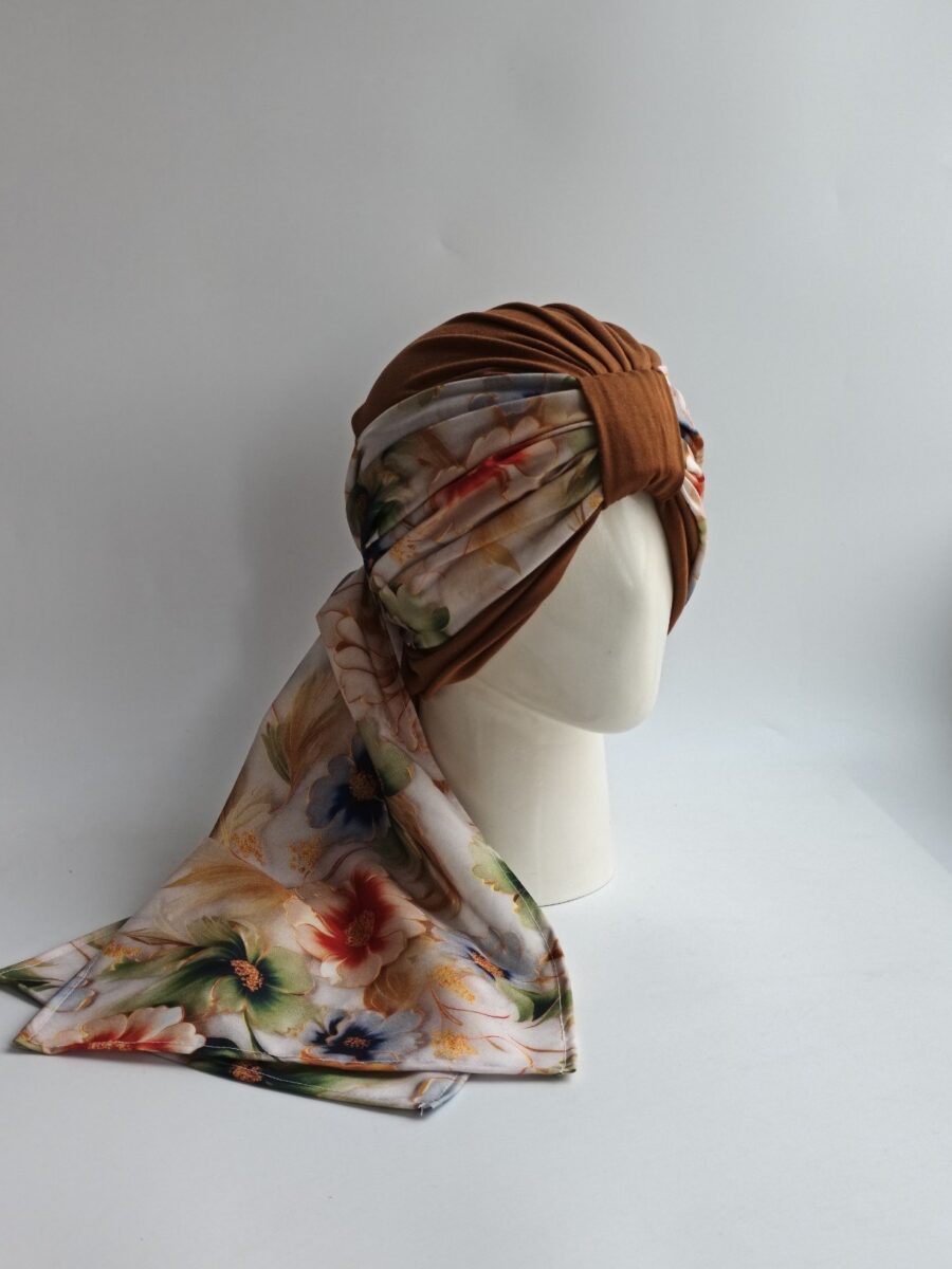 Gorro Turbante con pañoleta - Camell con pañoleta floral beige .