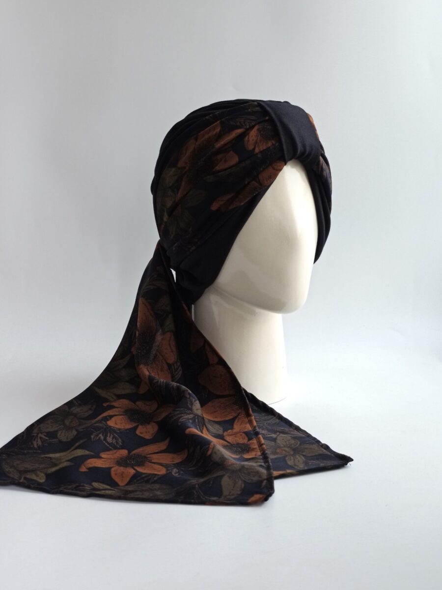 Gorro Turbante con pañoleta - Negro con pañoleta floral Camel.