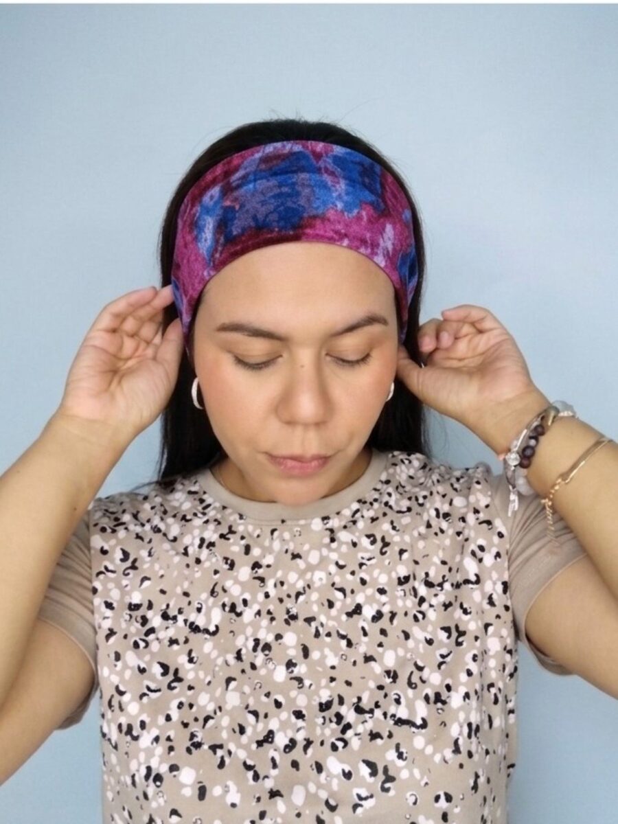 Vincha estilo Discreto Chantal - tie dye morado .
