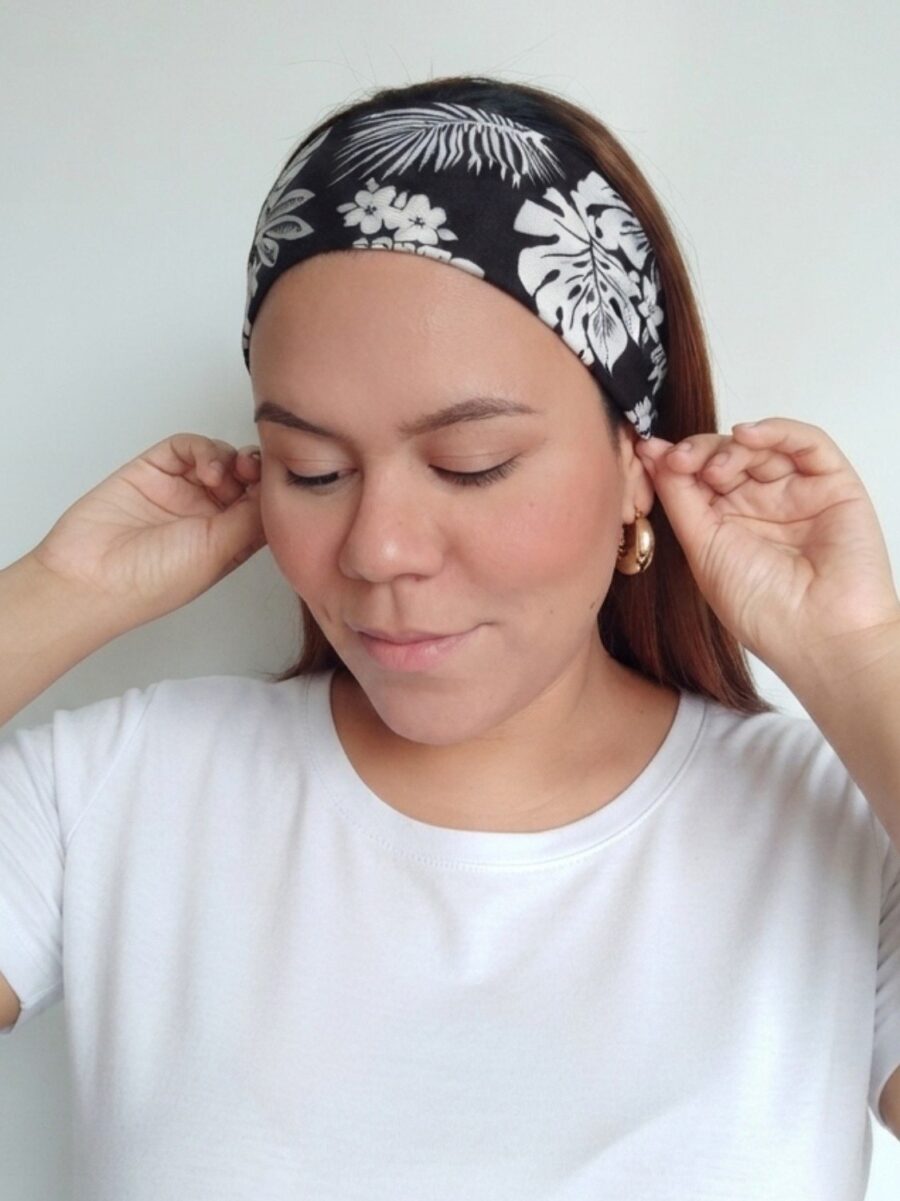 Vincha estilo Discreto Chantal - Floral negro y blanco .