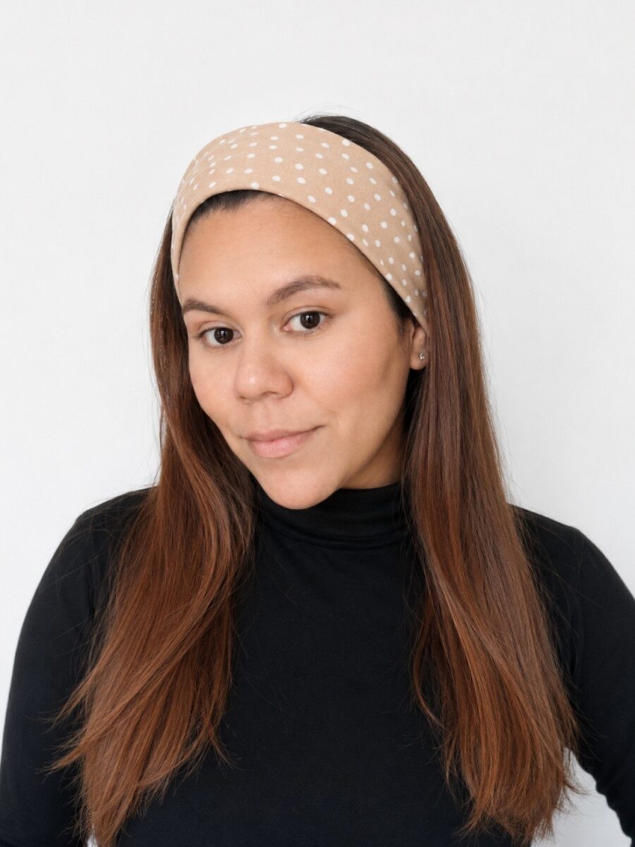 Vincha estilo Discreto Chantal - Polka dot beige .