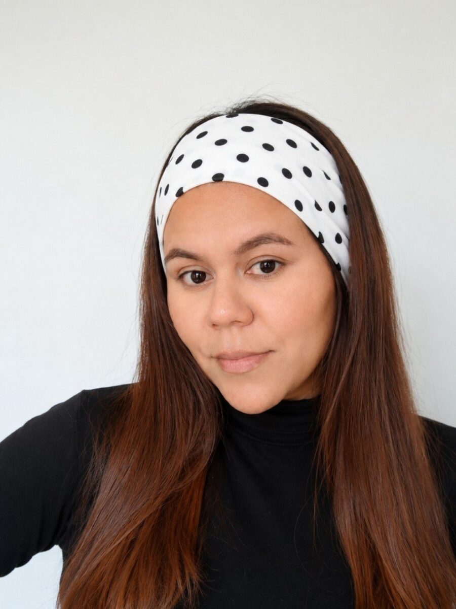 Vincha estilo Discreto Chantal - polka dot blanco y negro.