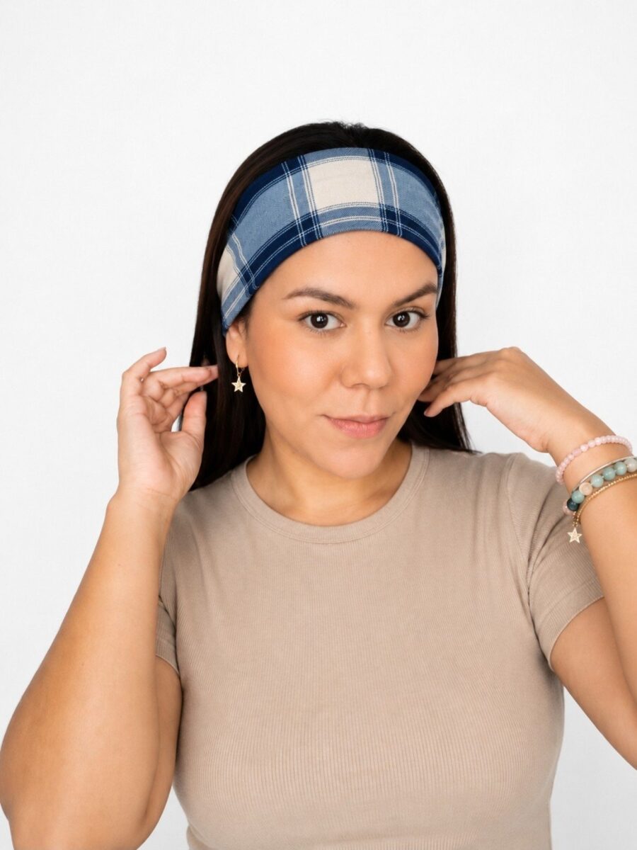 Vincha estilo Discreto Chantal - cuadros retro azul .
