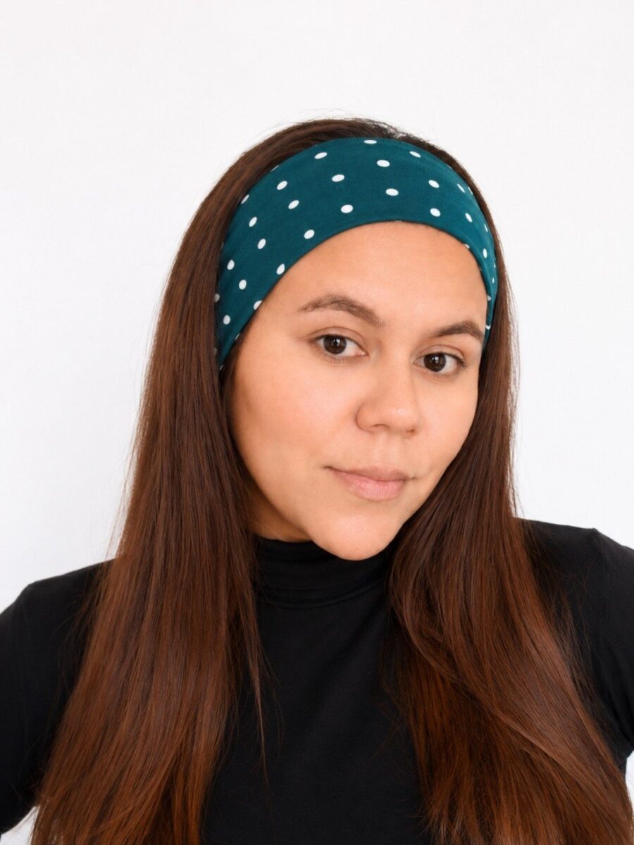 Vincha estilo Discreto Chantal - Verde botella polka dot.